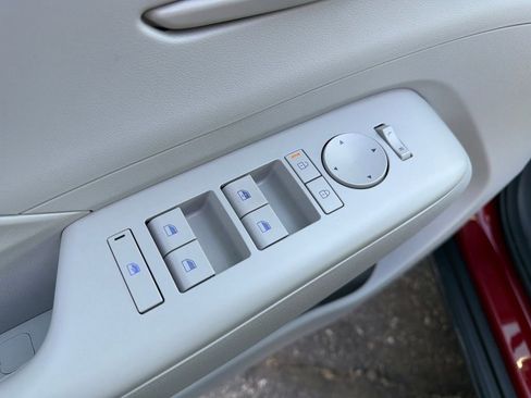 Used 2025 Hyundai Kona SEL image 25