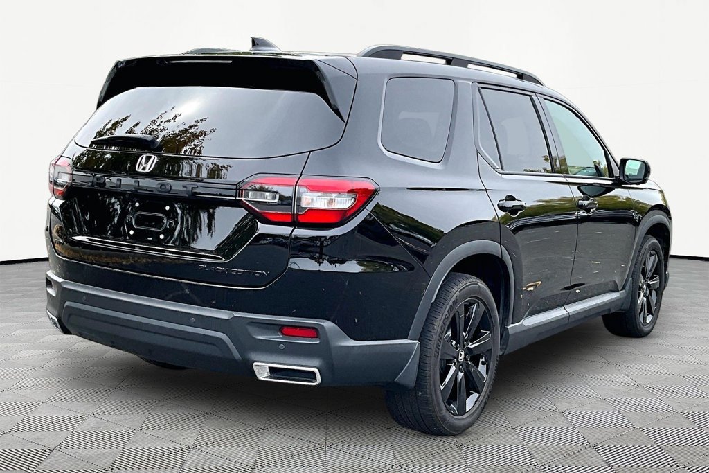 Used 2025 Honda Pilot Black Edition image 6