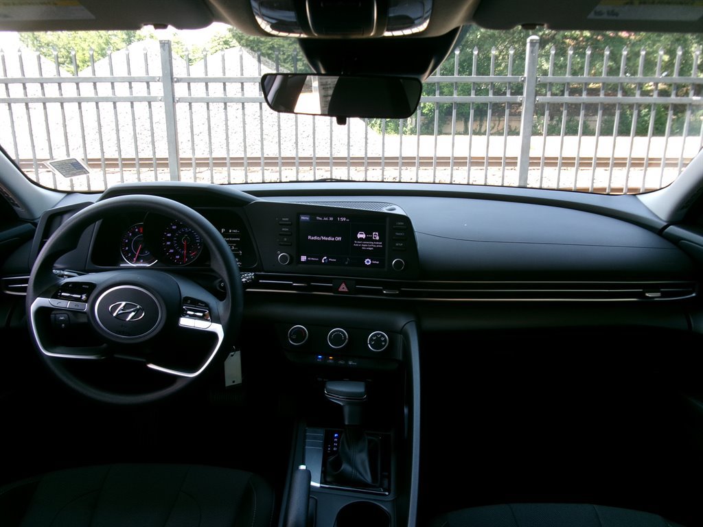 Used 2023 Hyundai Elantra SE FWD image 31