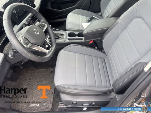 Used 2025 Volkswagen Jetta SE w/ Sunroof Package FWD image 12
