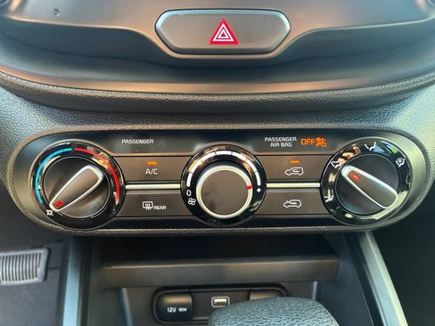 Certified 2025 Kia Soul LX w/ LX Technology Package FWD image 23
