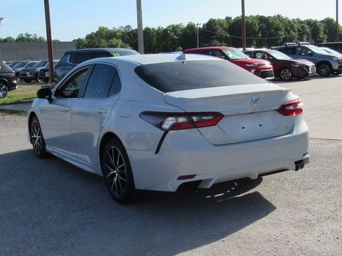 Used 2023 Toyota Camry SE FWD image 5
