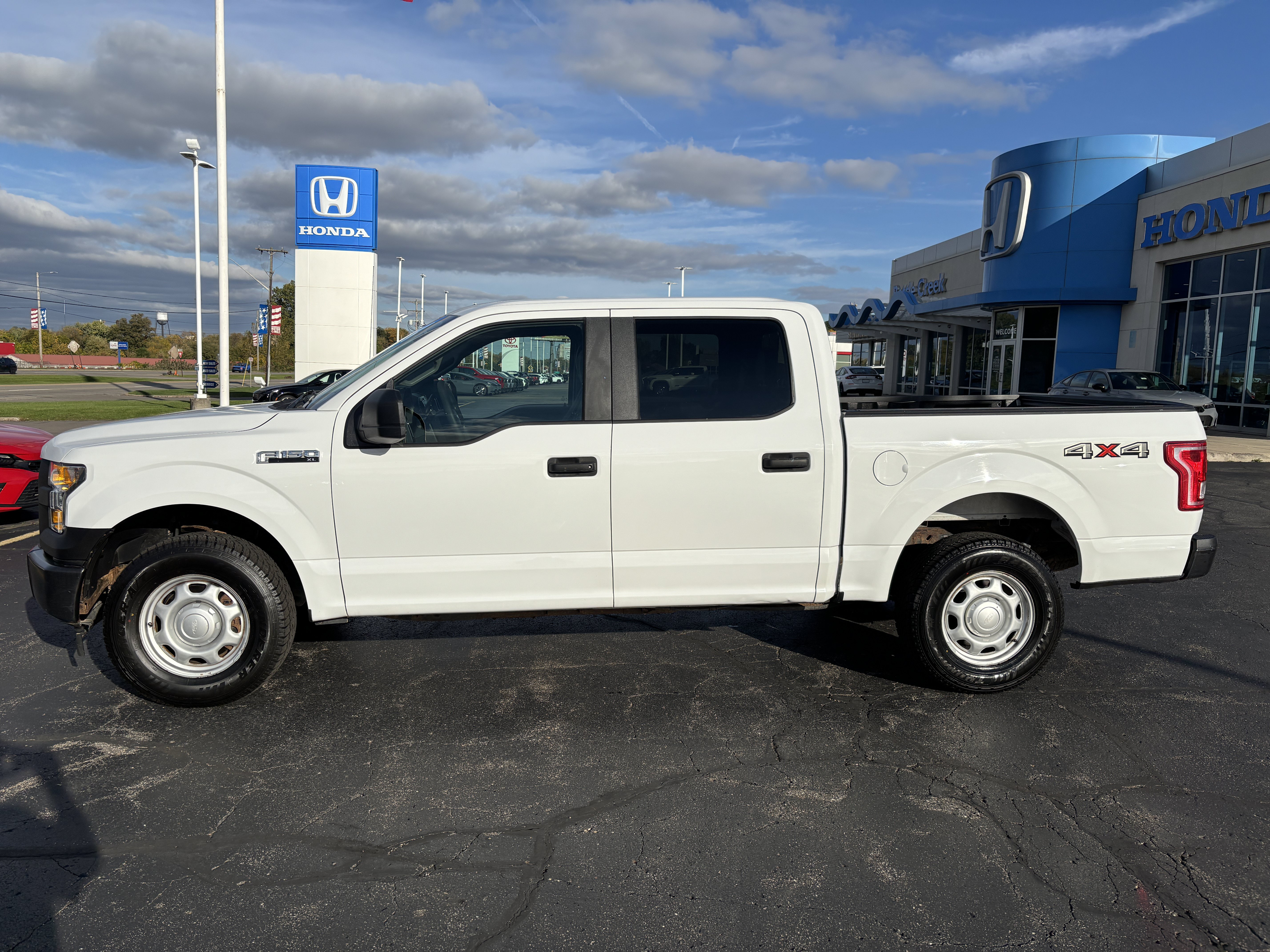 Used 2017 Ford F150 XL w/ XL Power Equipment Group AWD/4WD image 1