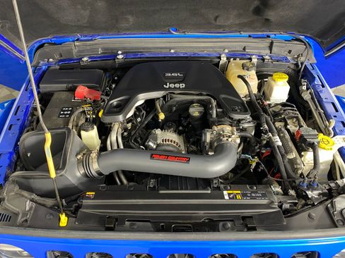 Used 2021 Jeep Gladiator Rubicon AWD/4WD image 4