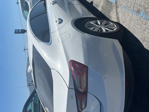 Used 2022 Chevrolet Malibu LT image 8