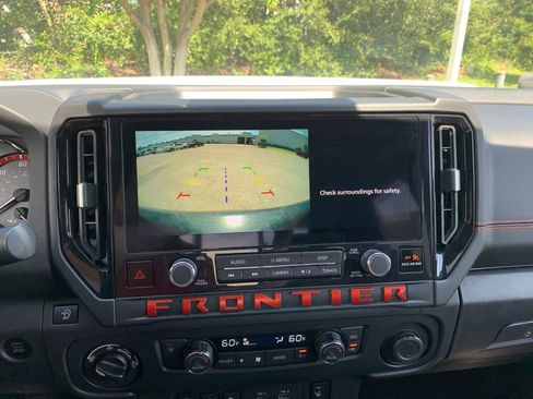 Used 2026 Nissan Frontier PRO-4X AWD/4WD image 16