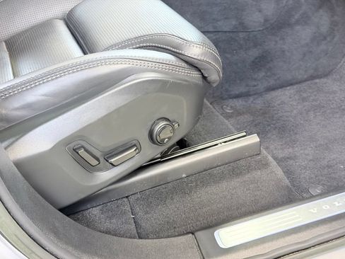 Used 2023 Volvo XC90 B6 Ultimate w/ Lounge Package AWD/4WD image 38