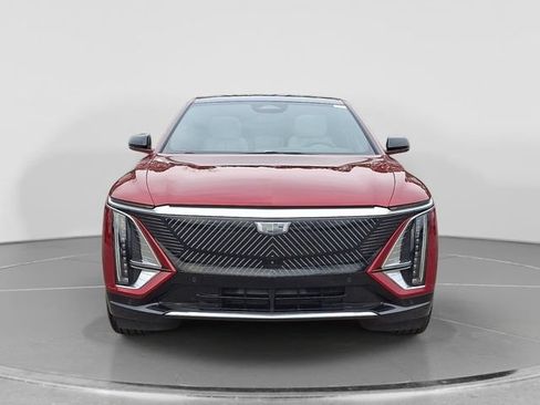 Used 2024 Cadillac Lyriq Luxury AWD/4WD image 2