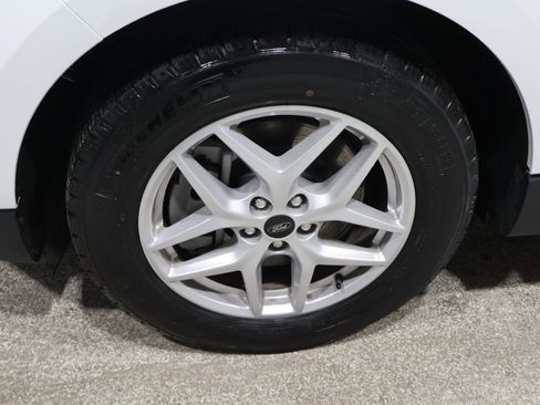 Used 2024 Ford Edge SEL image 9