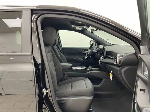 New 2026 Chevrolet Equinox LT w/ Safety and Technology Package AWD/4WD image 12