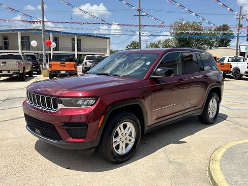 Used 2024 Jeep Grand Cherokee Laredo RWD image 3