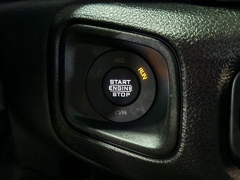 Used 2025 Jeep Gladiator Sport image 41