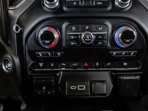 Used 2020 GMC Sierra 3500 Denali w/ Technology Package AWD/4WD image 23