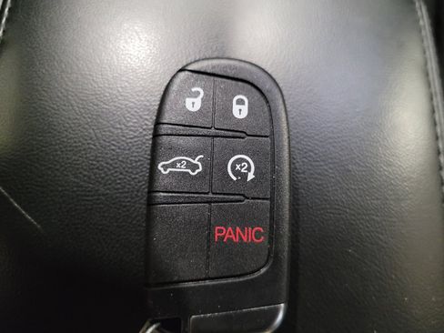 Used 2020 Jeep Grand Cherokee Laredo AWD/4WD image 31