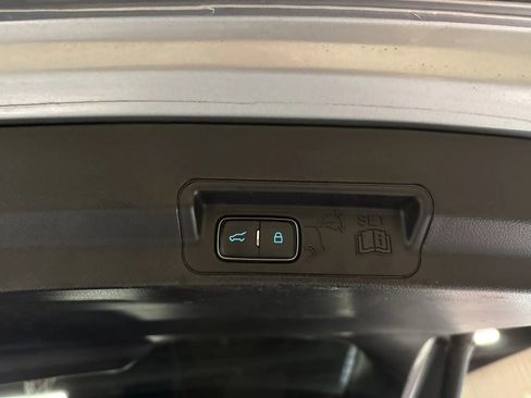 Used 2020 Ford Explorer XLT w/ Equipment Group 202A image 27