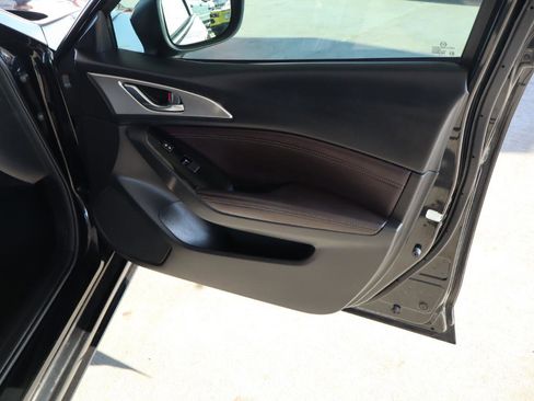 Used 2018 MAZDA MAZDA3 Touring w/ Appearance Package image 36