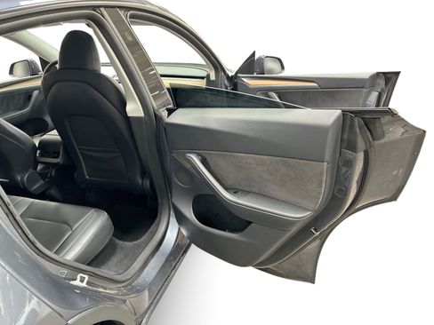 Certified 2023 Tesla Model Y AWD image 12