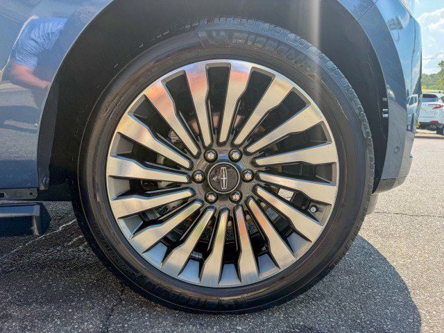 Used 2019 Lincoln Navigator Reserve AWD/4WD image 30