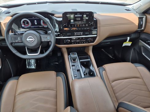 Certified 2025 Nissan Pathfinder Platinum w/ Cargo Package FWD image 13