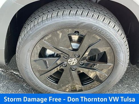 New 2026 Volkswagen Taos SE FWD image 8