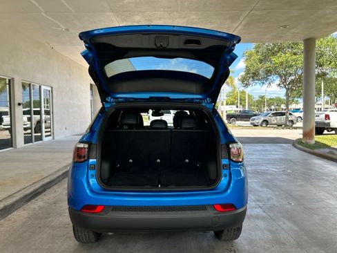 Used 2025 Jeep Compass Latitude AWD/4WD image 33