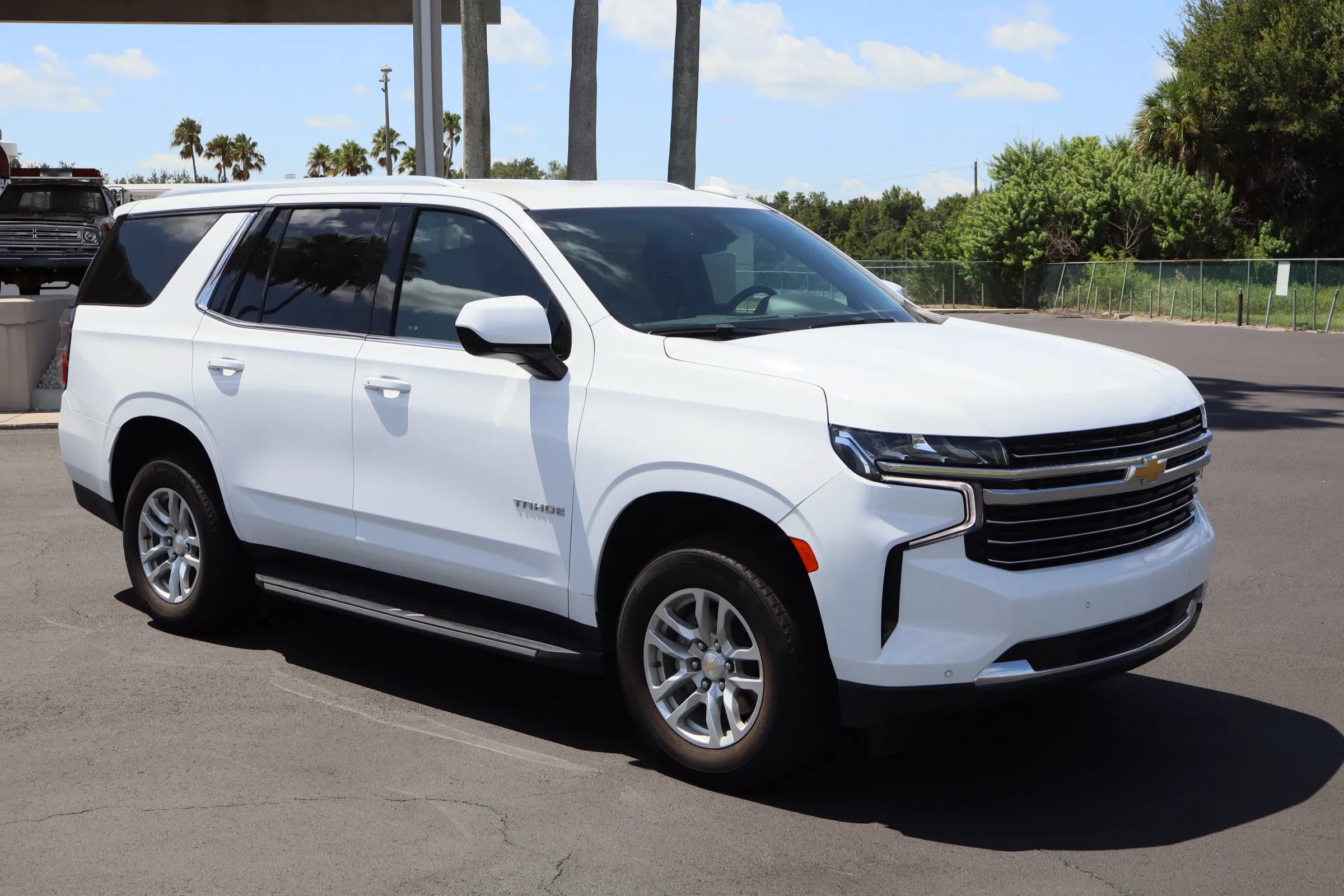 Used 2024 Chevrolet Tahoe LT RWD image 1