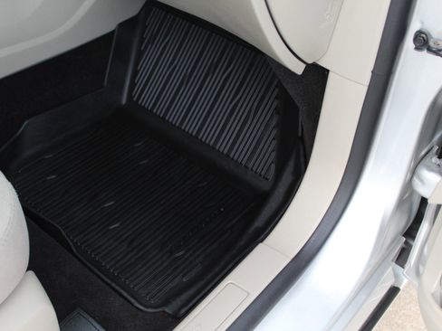 Used 2019 Ford Fusion SE image 18