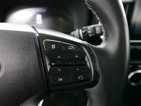 Used 2023 Hyundai Venue SEL image 18