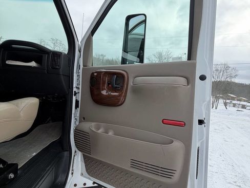 Used 2005 GMC TopKick C4500 4x4 Crew Cab image 52