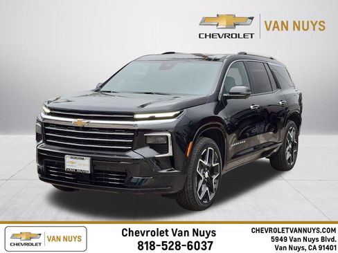 Used 2025 Chevrolet Traverse High Country w/ LPO, Floor Liner Package AWD/4WD image 1
