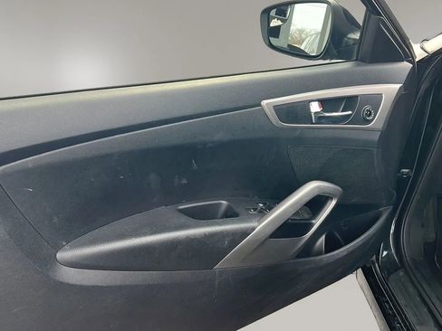 Used 2016 Hyundai Veloster image 22