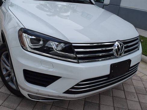Used 2016 Volkswagen Touareg TDI AWD/4WD image 8