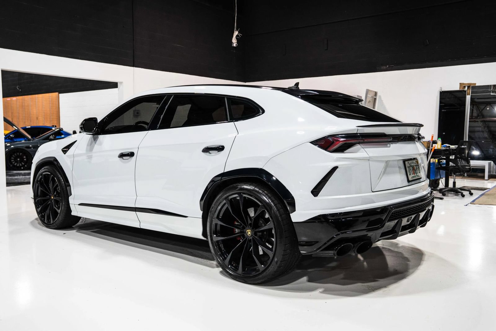 Used 2022 Lamborghini Urus AWD/4WD image 7