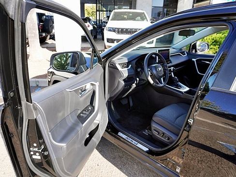 Used 2024 Toyota RAV4 XLE image 38