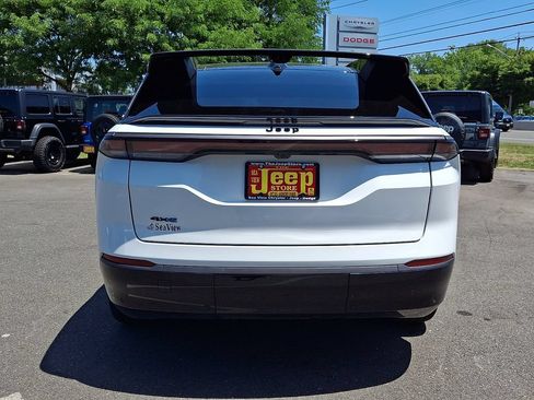 Used 2024 Jeep Wagoneer Launch Edition w/ Trailer Tow Group AWD/4WD image 5