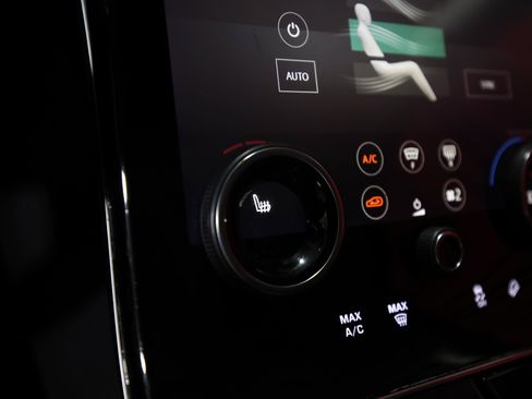 Used 2018 Land Rover Range Rover Velar S AWD/4WD image 23