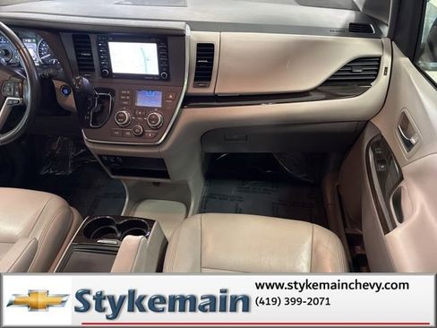 Used 2019 Toyota Sienna XLE w/ XLE Navigation Package image 14