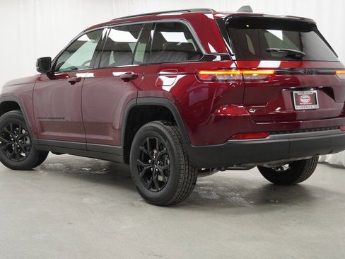 New 2026 Jeep Grand Cherokee Altitude image 13