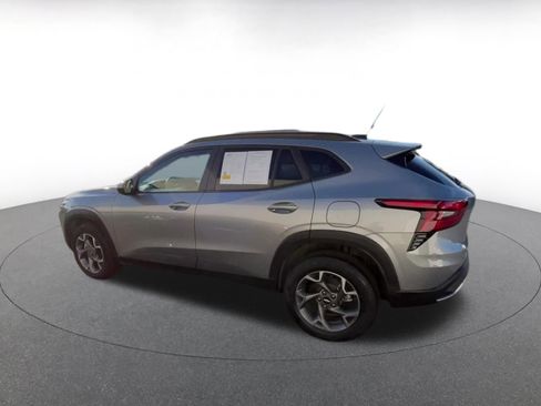 Used 2025 Chevrolet Trax LT image 10