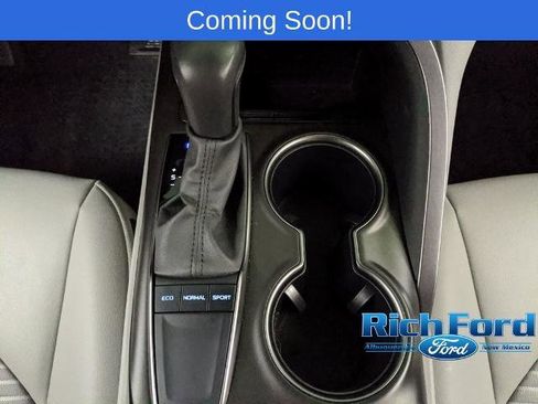 Used 2024 Toyota Camry SE image 9