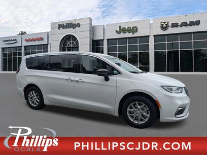 New 2026 Chrysler Pacifica Select
