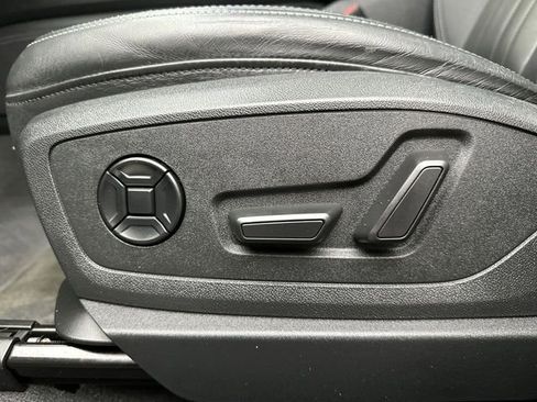 Used 2024 Audi Q8 e-tron Premium image 12