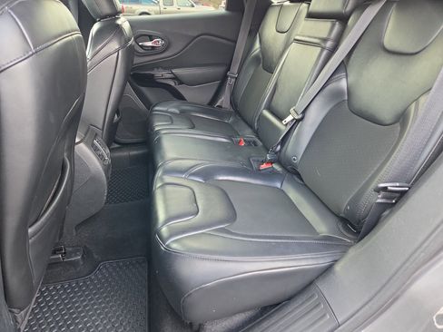 Used 2019 Jeep Cherokee Latitude Plus image 13