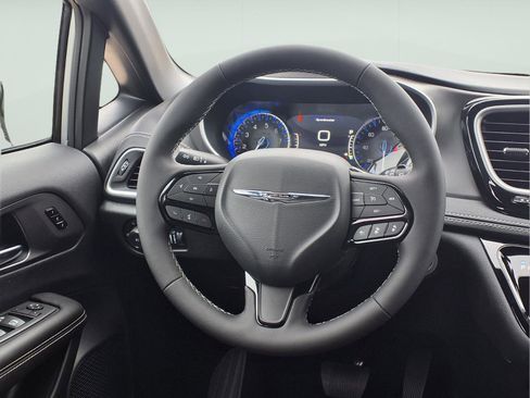 New 2026 Chrysler Pacifica Select w/ S Appearance Package image 8