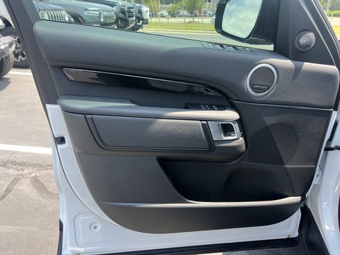 Certified 2025 Land Rover Discovery S AWD/4WD image 14