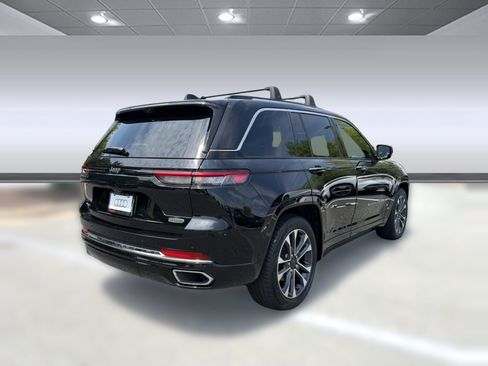 Used 2022 Jeep Grand Cherokee Overland w/ Luxury Tech Group IV AWD/4WD image 9