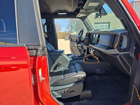Used 2023 Ford Bronco Badlands image 10