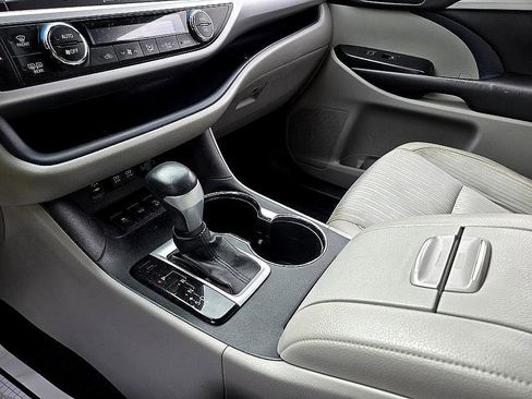 Used 2019 Toyota Highlander Plus image 23