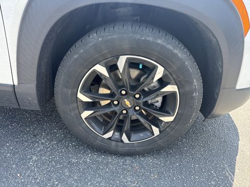 Certified 2021 Chevrolet TrailBlazer LT w/ Convenience Package FWD image 12