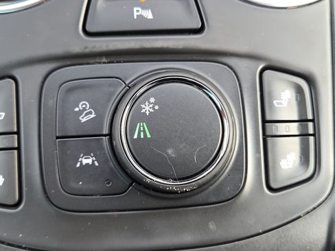 Used 2024 GMC Terrain SLT w/ Tech Package FWD image 5